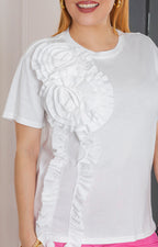 Blusa blanca con flor 3D