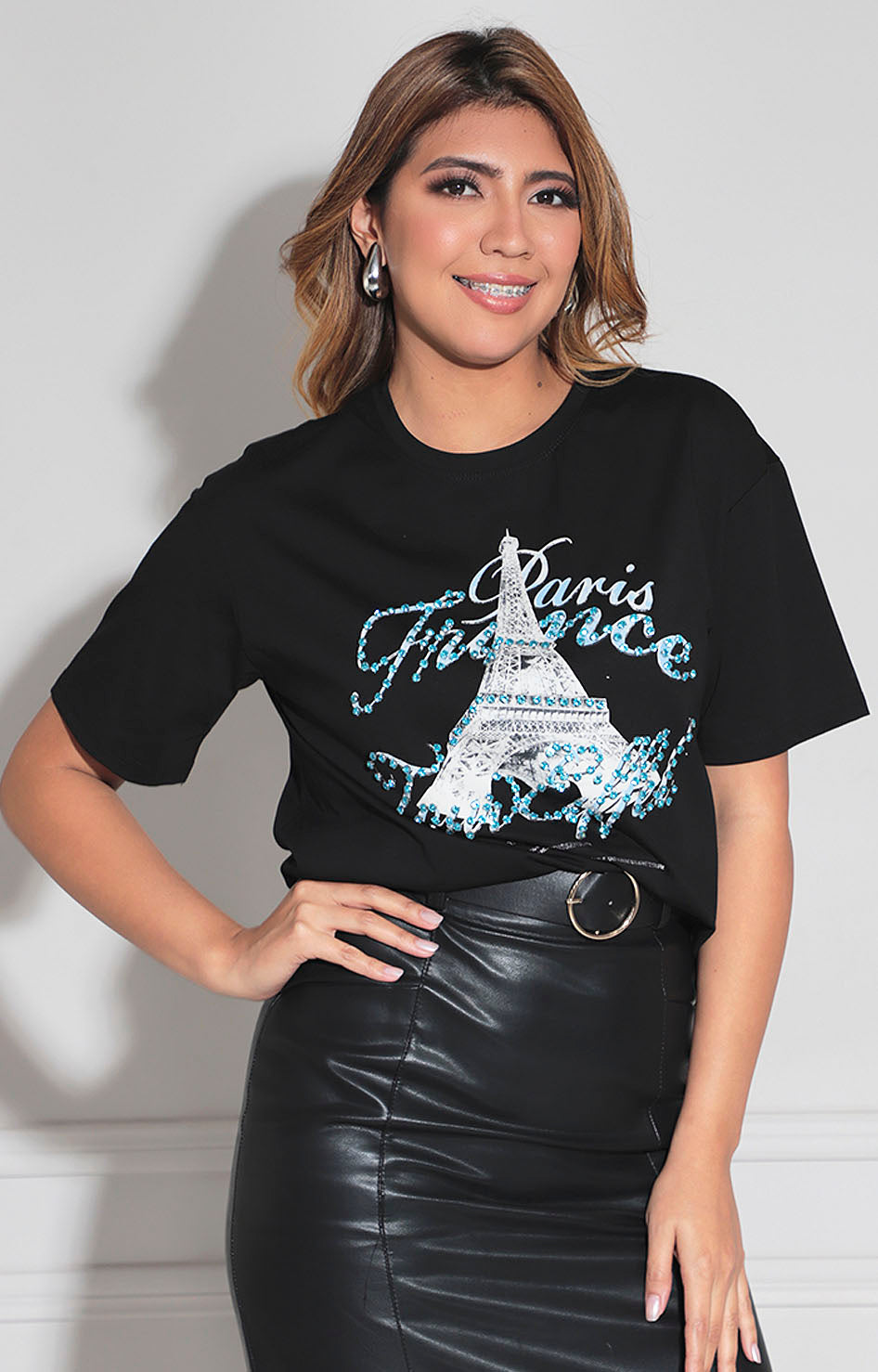 Blusa negra con pedrería