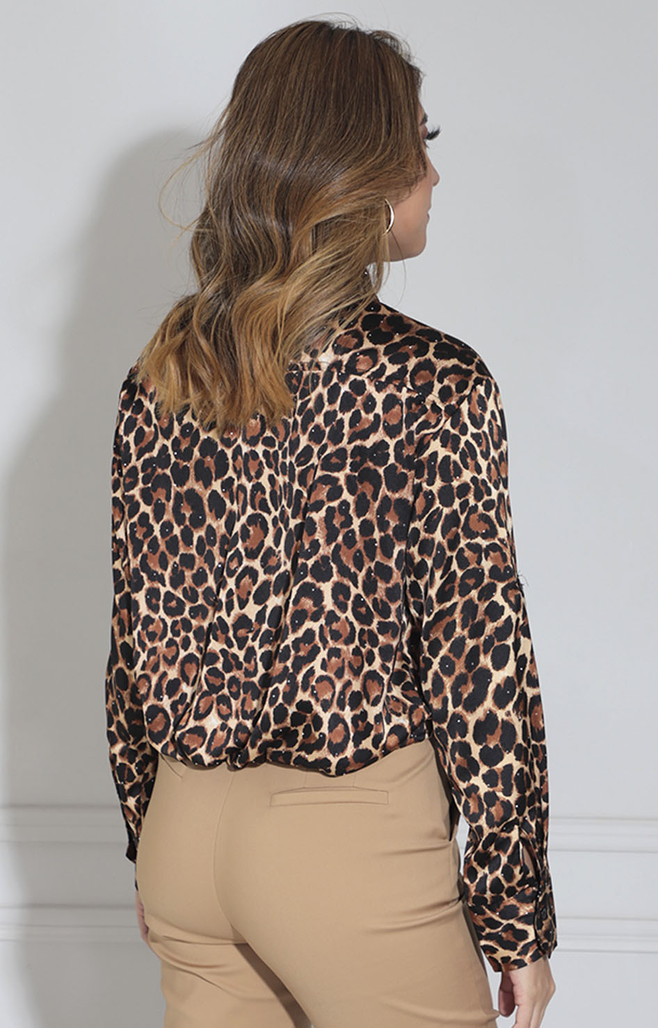 Blusa café satinada