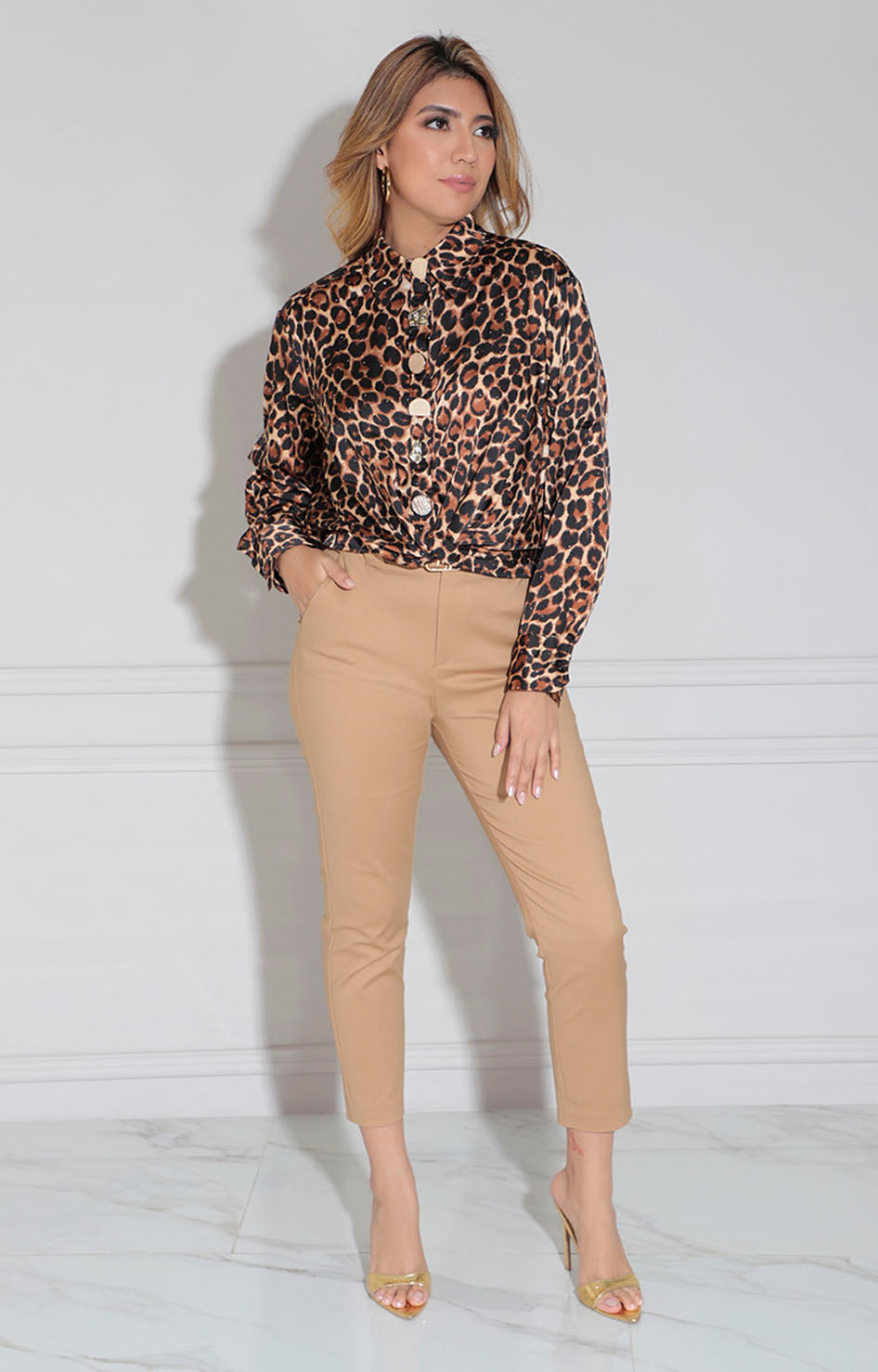 Blusa café satinada