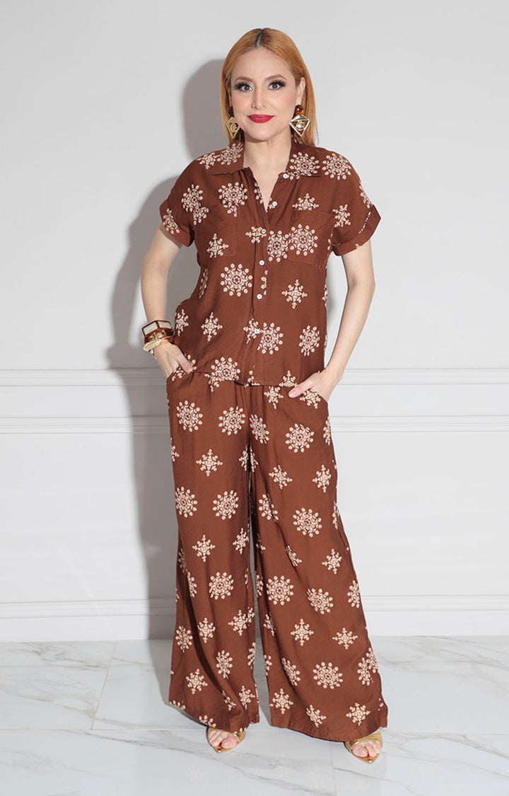 Conjunto café bordado