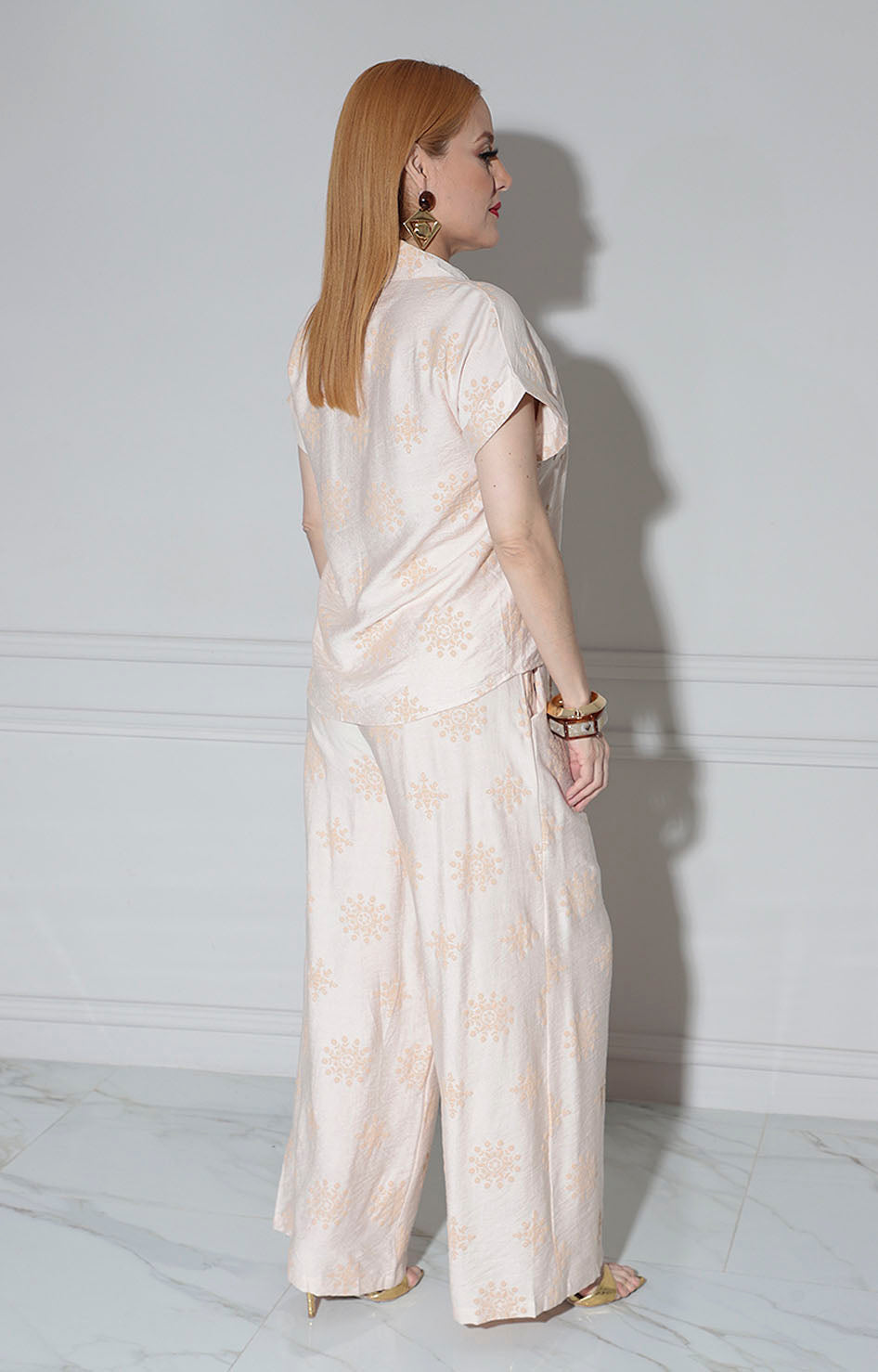 Conjunto beige bordado