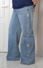 Pantalón de mezclilla con aplicaciones
