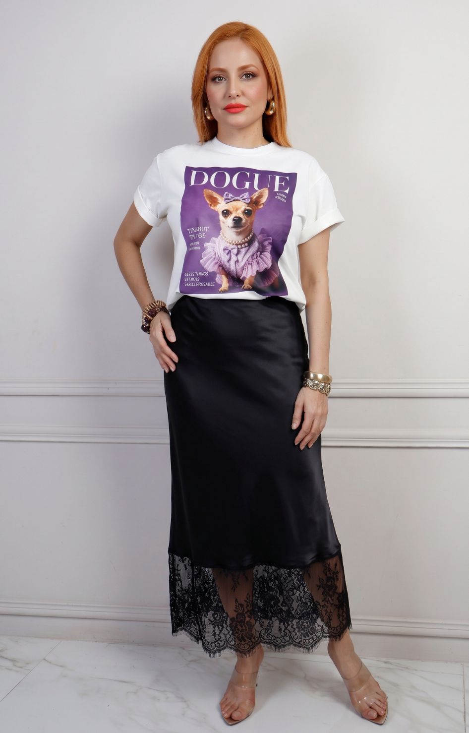 Falda larga regular con encaje de la marca Boutiquemirel, mostrando detalles de encaje y diseño elegante en color neutro.