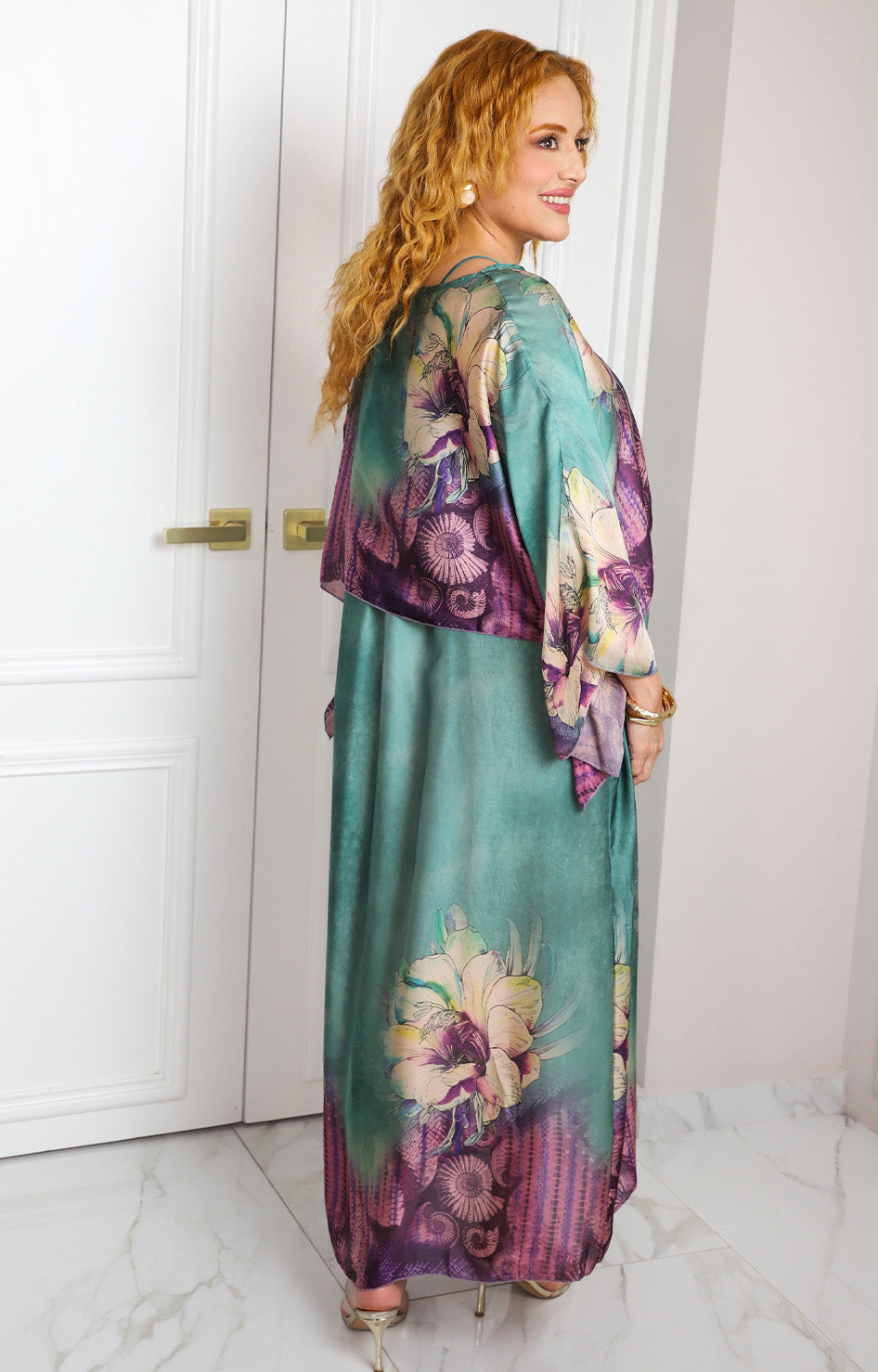 Vestido de dos piezas con sobrecapa
