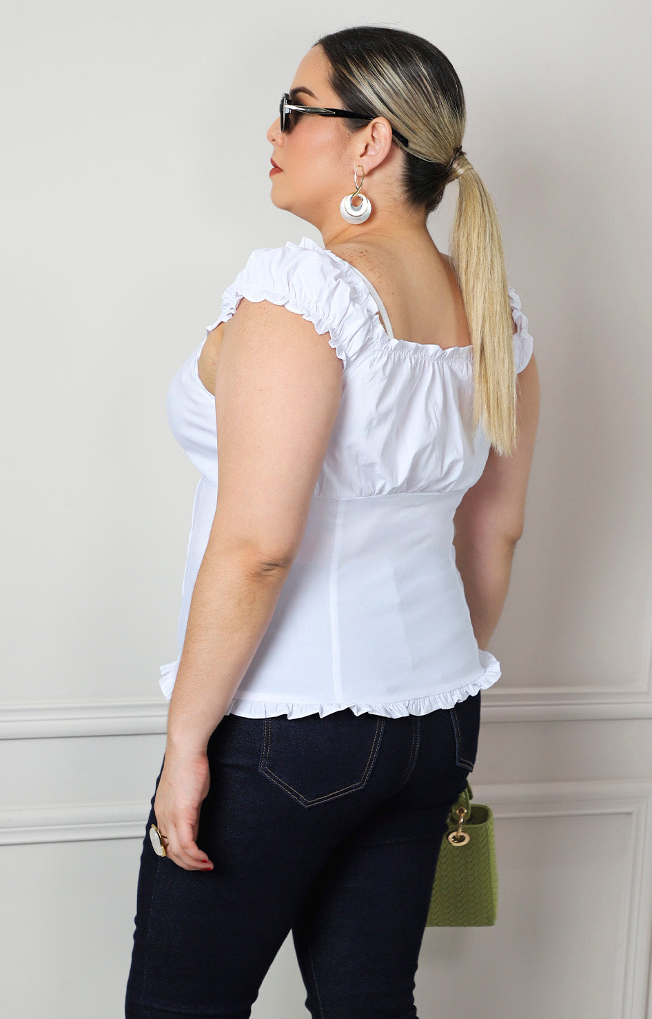 Blusa con olanes fruncidos y botones