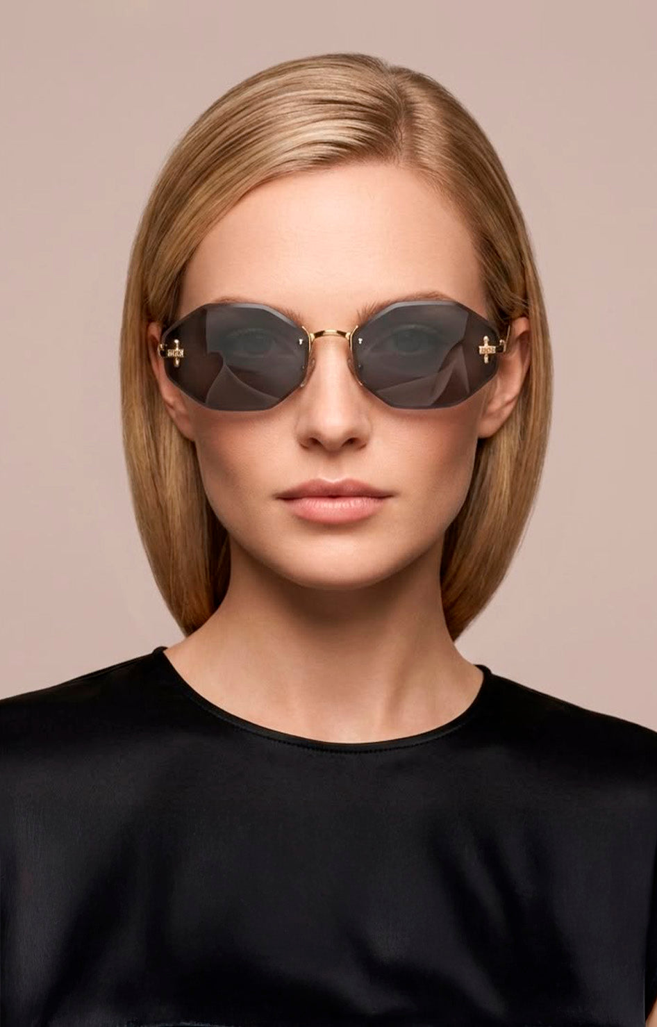 Lentes de sol octagonales con detalle dorado