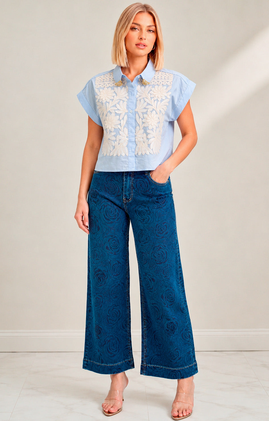 Blusa azul con detalle bordado - BLUSAS REGULAR Boutiquemirel 
