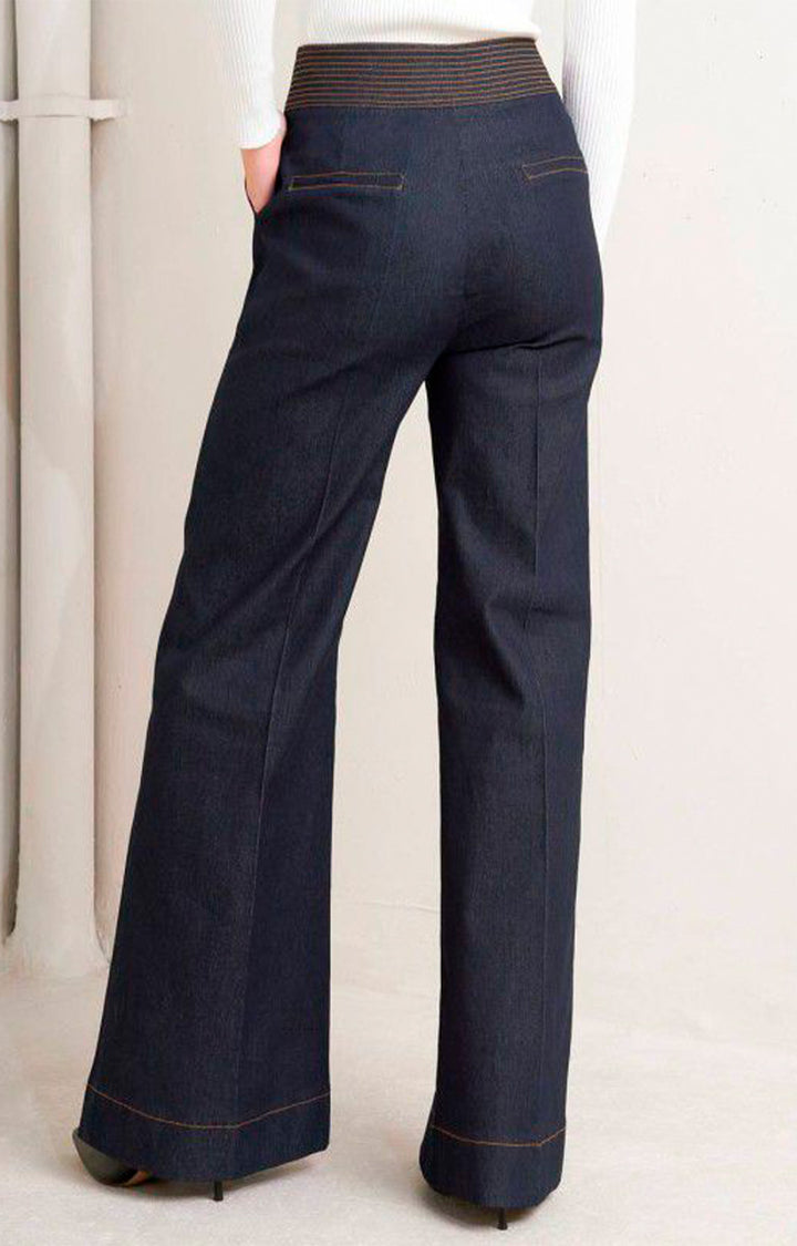 Pantalón de mezclilla azul obscuro