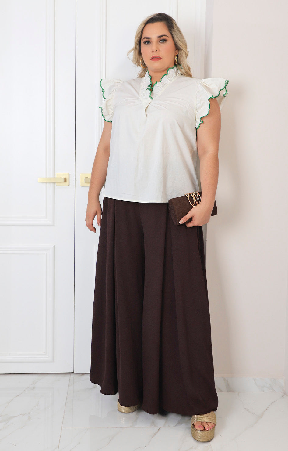 Blusa lisa con volante