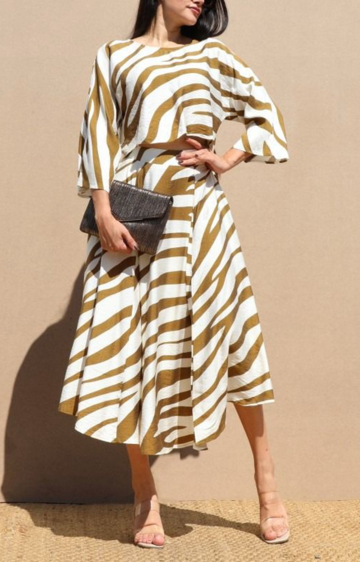 Conjunto beige con blanco