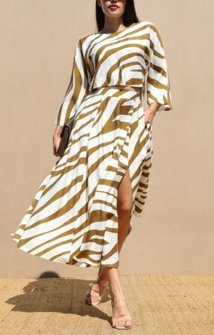 Conjunto beige con blanco