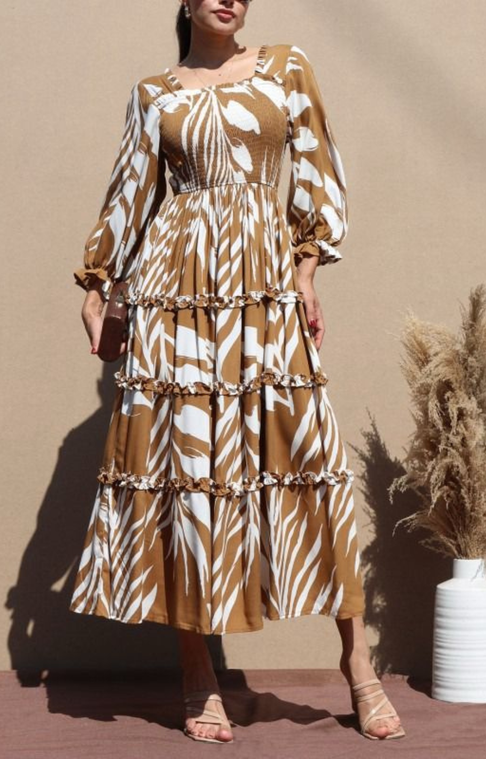 Vestido cafe con blanco