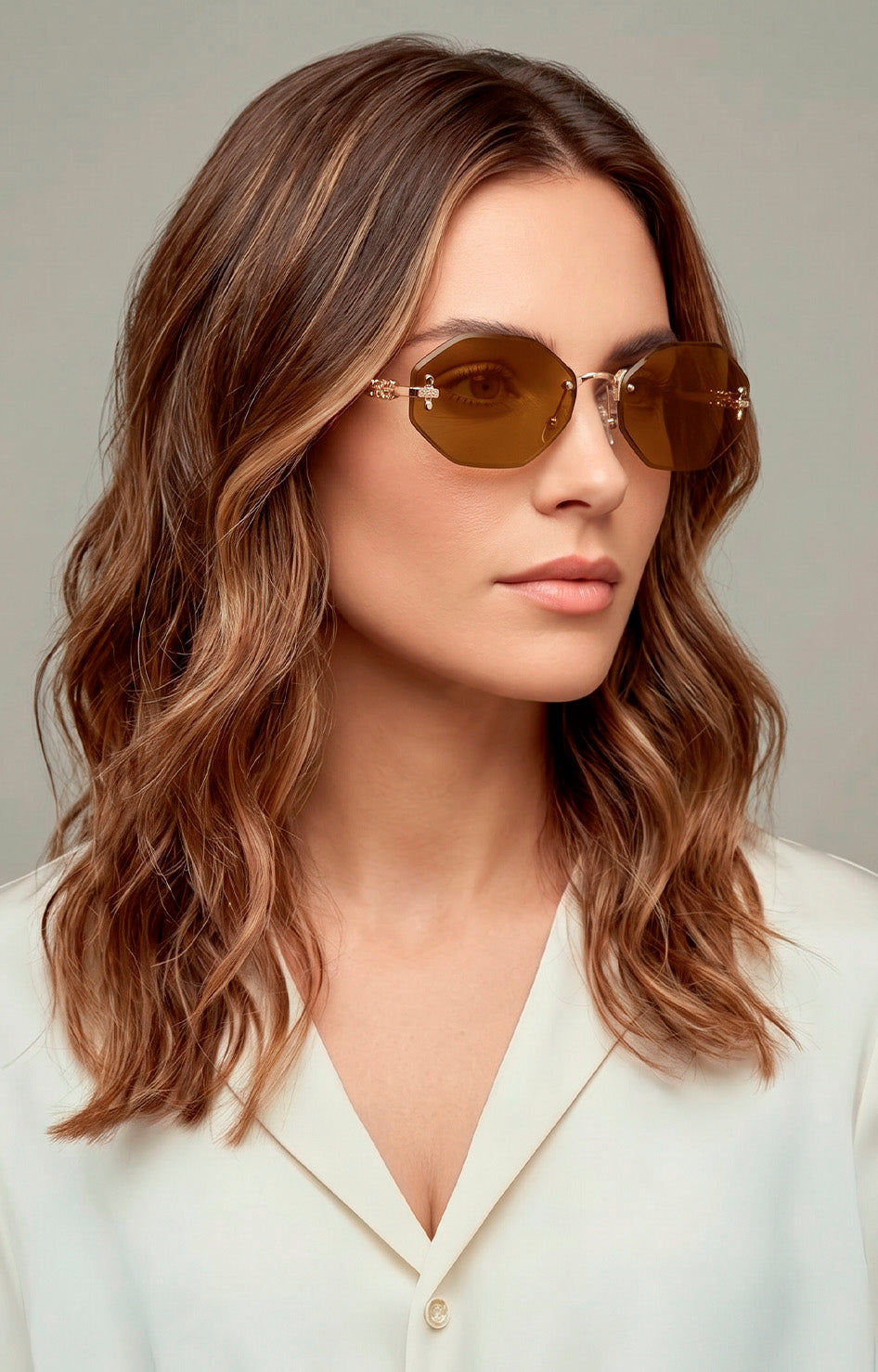 Lentes de sol octagonales con detalle dorado