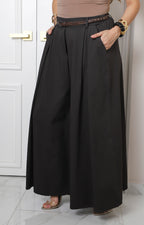 Pantalón café con pinzas y cinturón