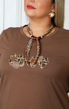 Blusa café con lazo animal print