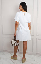 Vestido blanco corto bordado