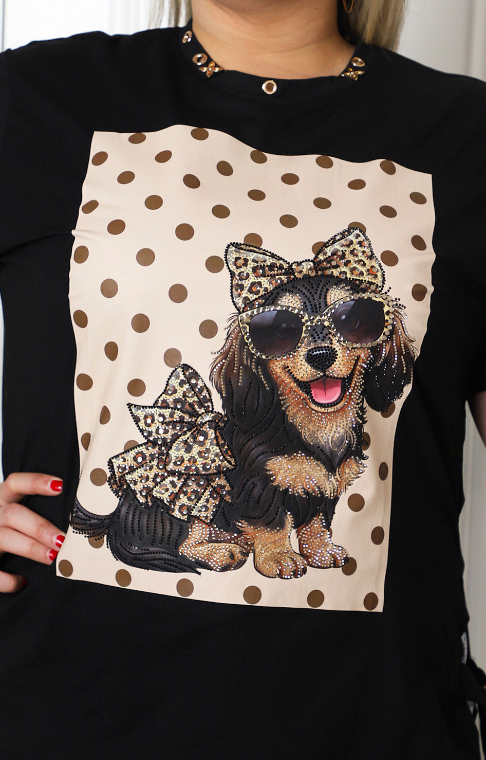 Blusa con estampado animal print y aplicaciones