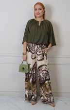 Blusa con capa y escote en V