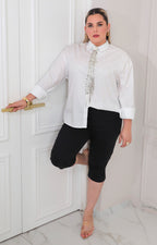 Blusa blanca con corbata