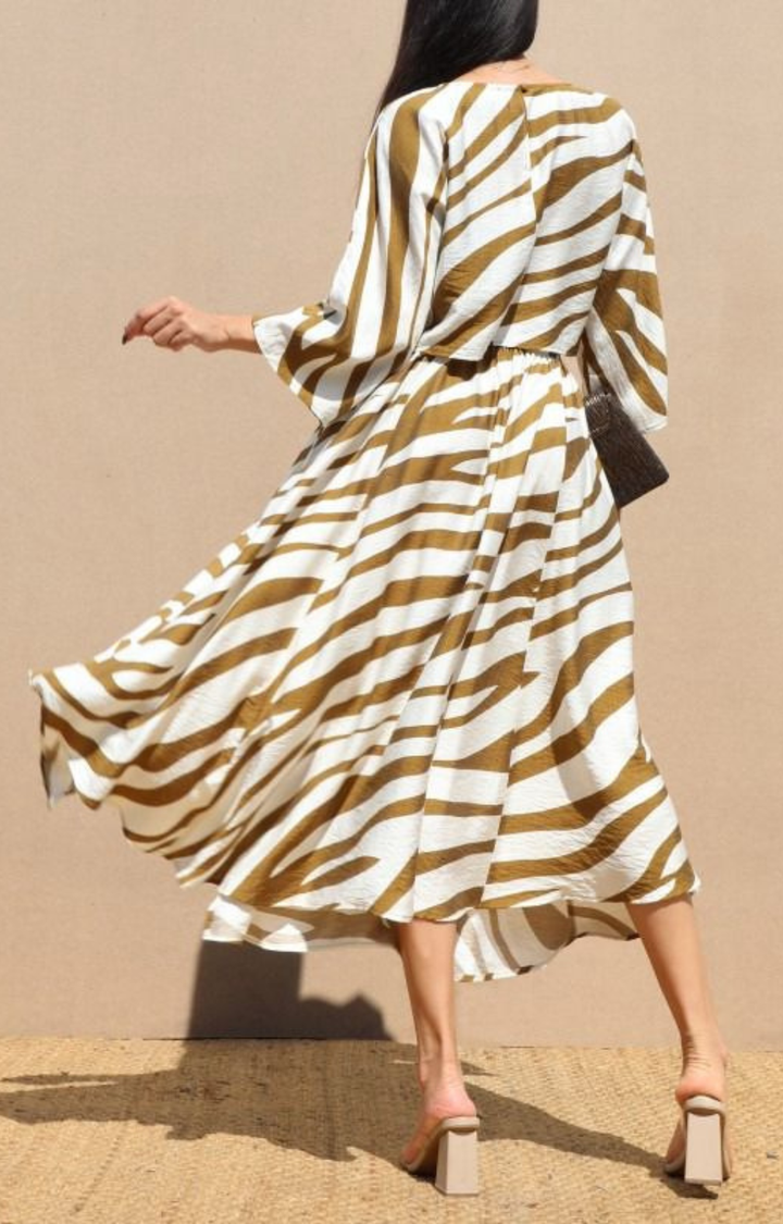 Conjunto beige con blanco