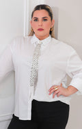 Blusa blanca con corbata