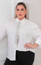 Blusa blanca con corbata