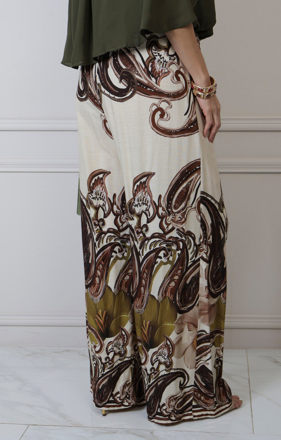 Pantalón con estampado barroco floral