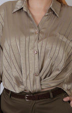 Blusa camisera con botones dorados