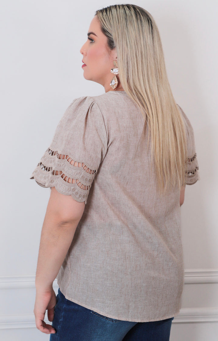 Blusa lisa con detalle - BLUSAS CURVY Boutiquemirel 
