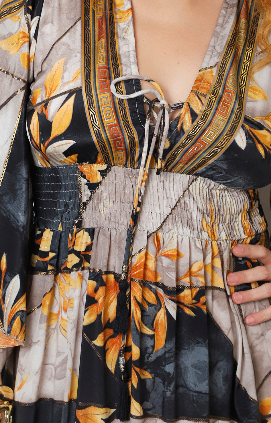 Vestido con escote en V y estampado floral