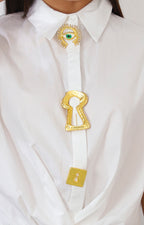 Blusa blanca con maxi dije