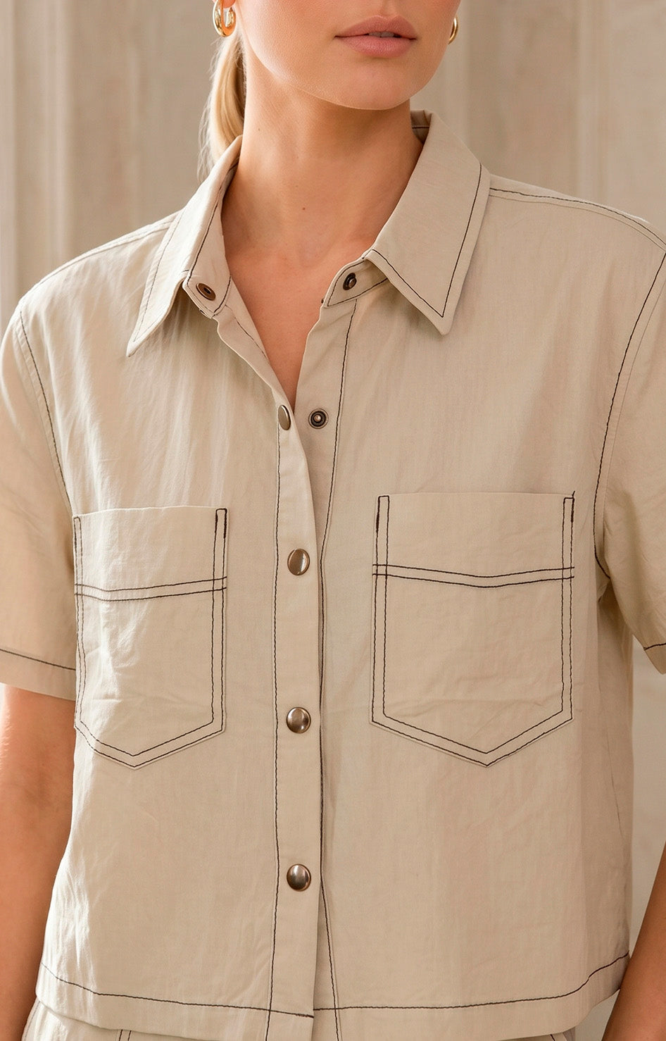 Blusa camisera con bolsillos