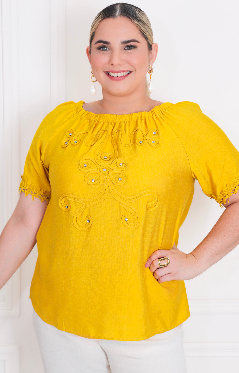 Blusa con bordado 3D - BLUSAS CURVY Boutiquemirel 