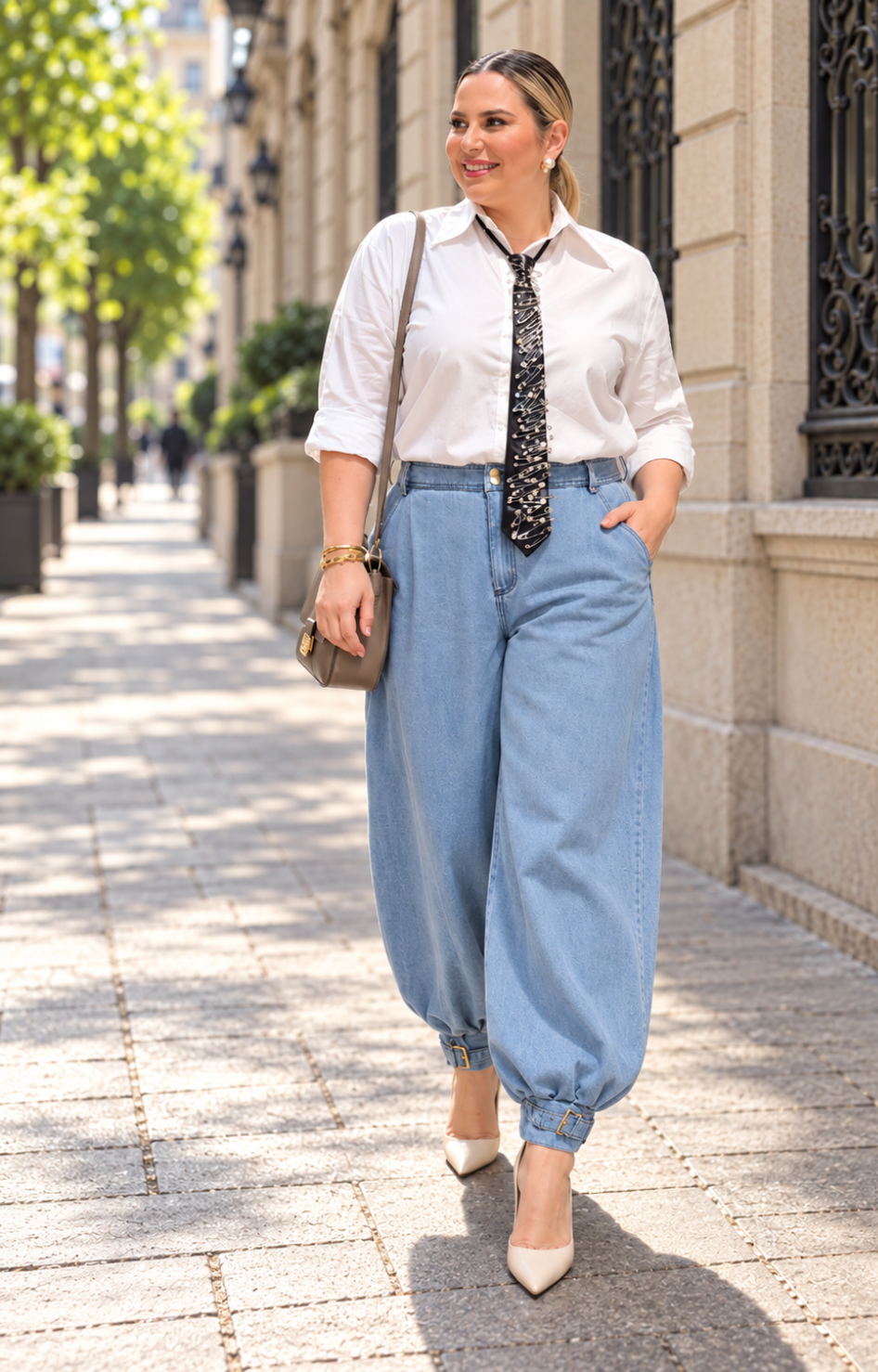 Blusa blanca con corbata