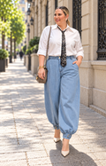 Blusa blanca con corbata
