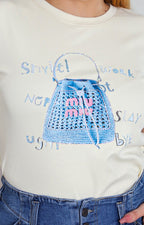 Blusa amarilla con estampado y aplicaciones de brillos