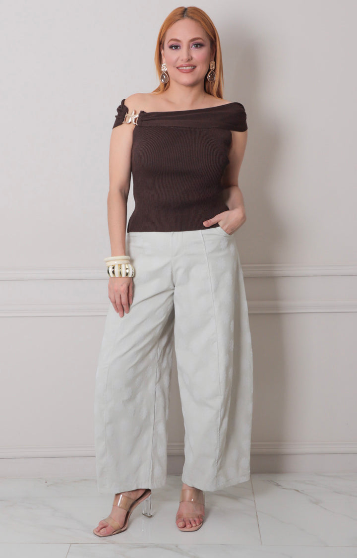 Blusa café con broche dorado - BLUSAS REGULAR Boutiquemirel 