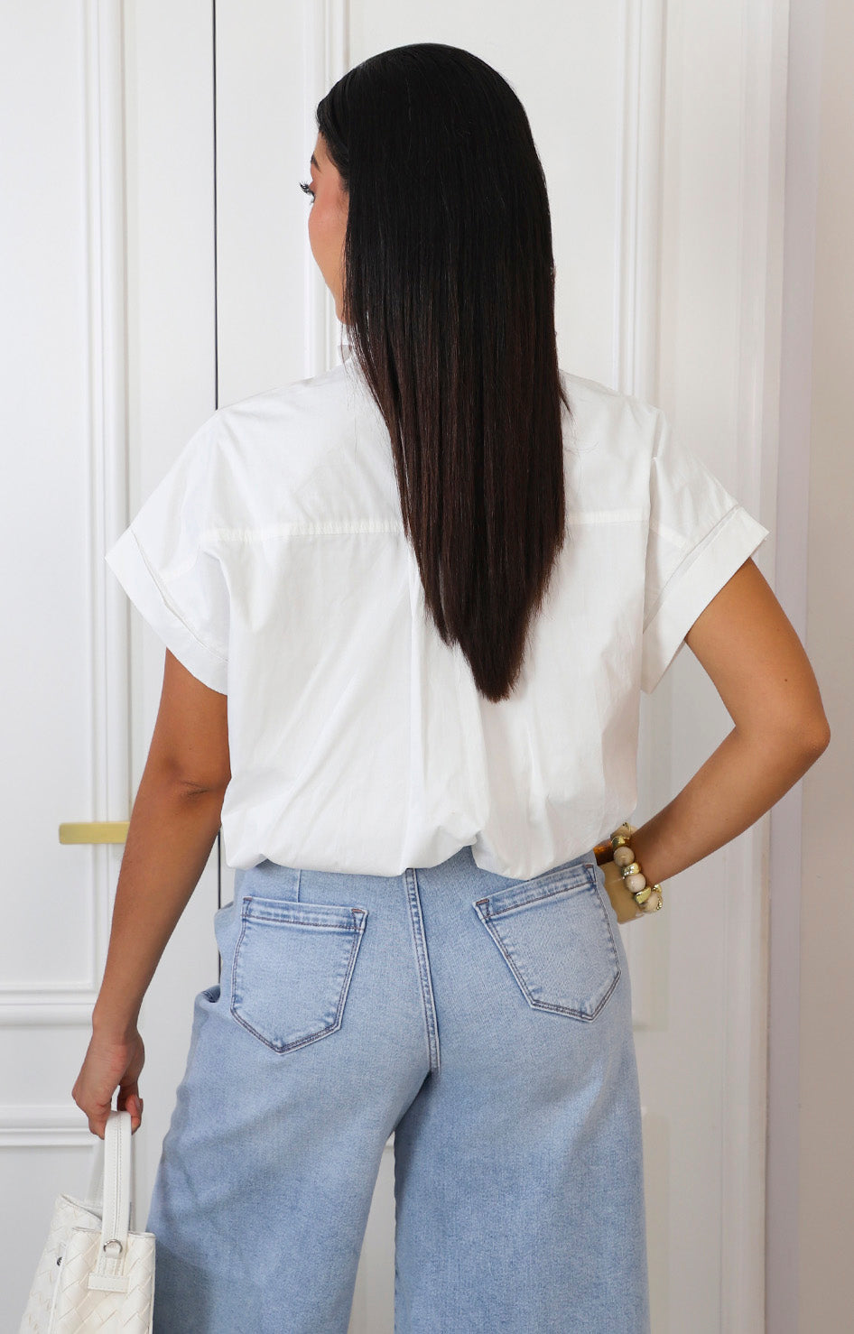 Blusa blanca con maxi dije