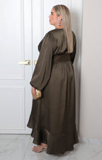 Vestido satinado con cinturón
