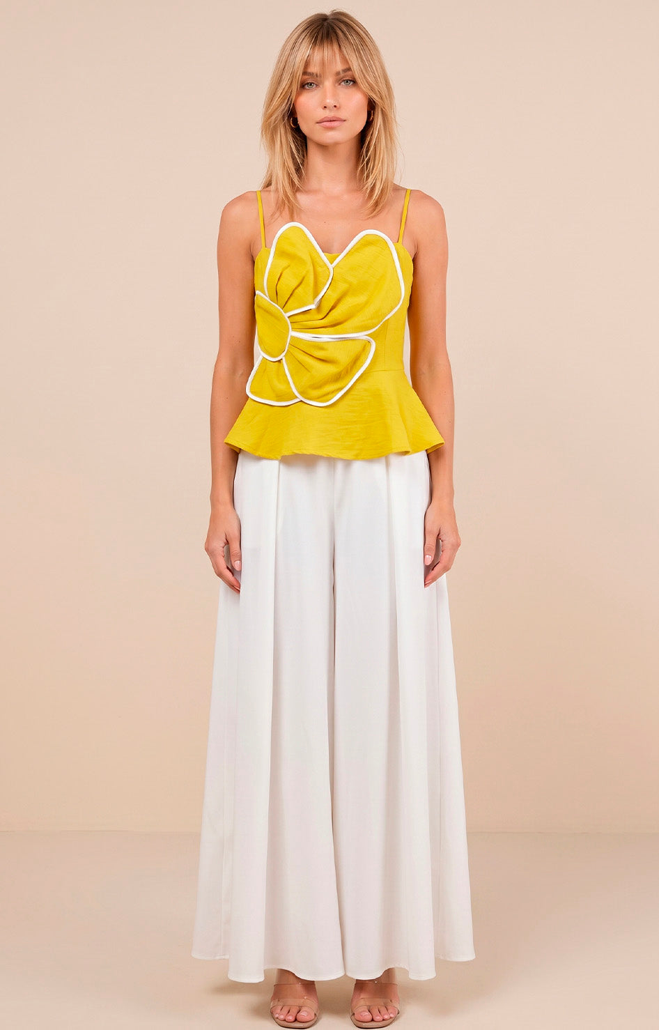 Blusa amarilla con flor 3D - BLUSAS REGULAR Boutiquemirel 