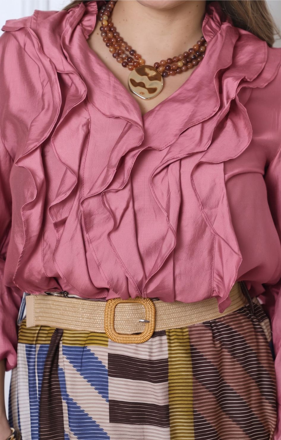 Blusa con volantes al frente
