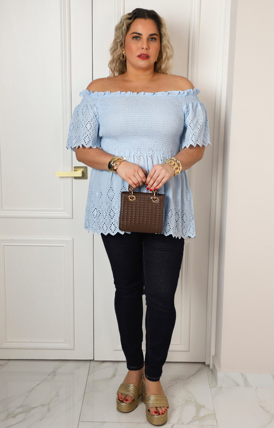 Blusa peplum con bordado calado