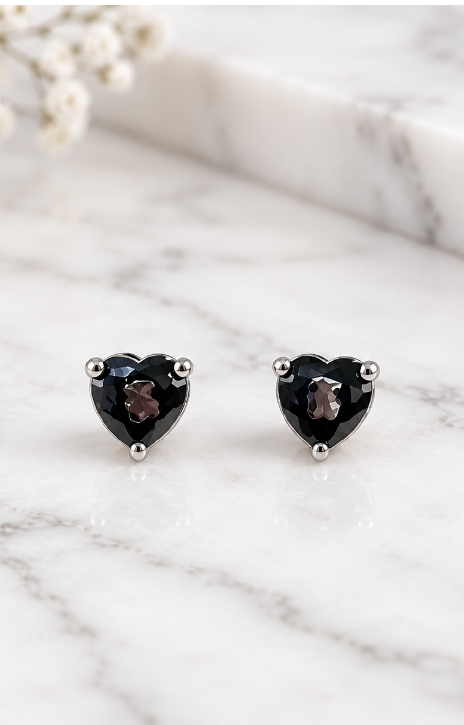 Aretes de broquel de corazón negro