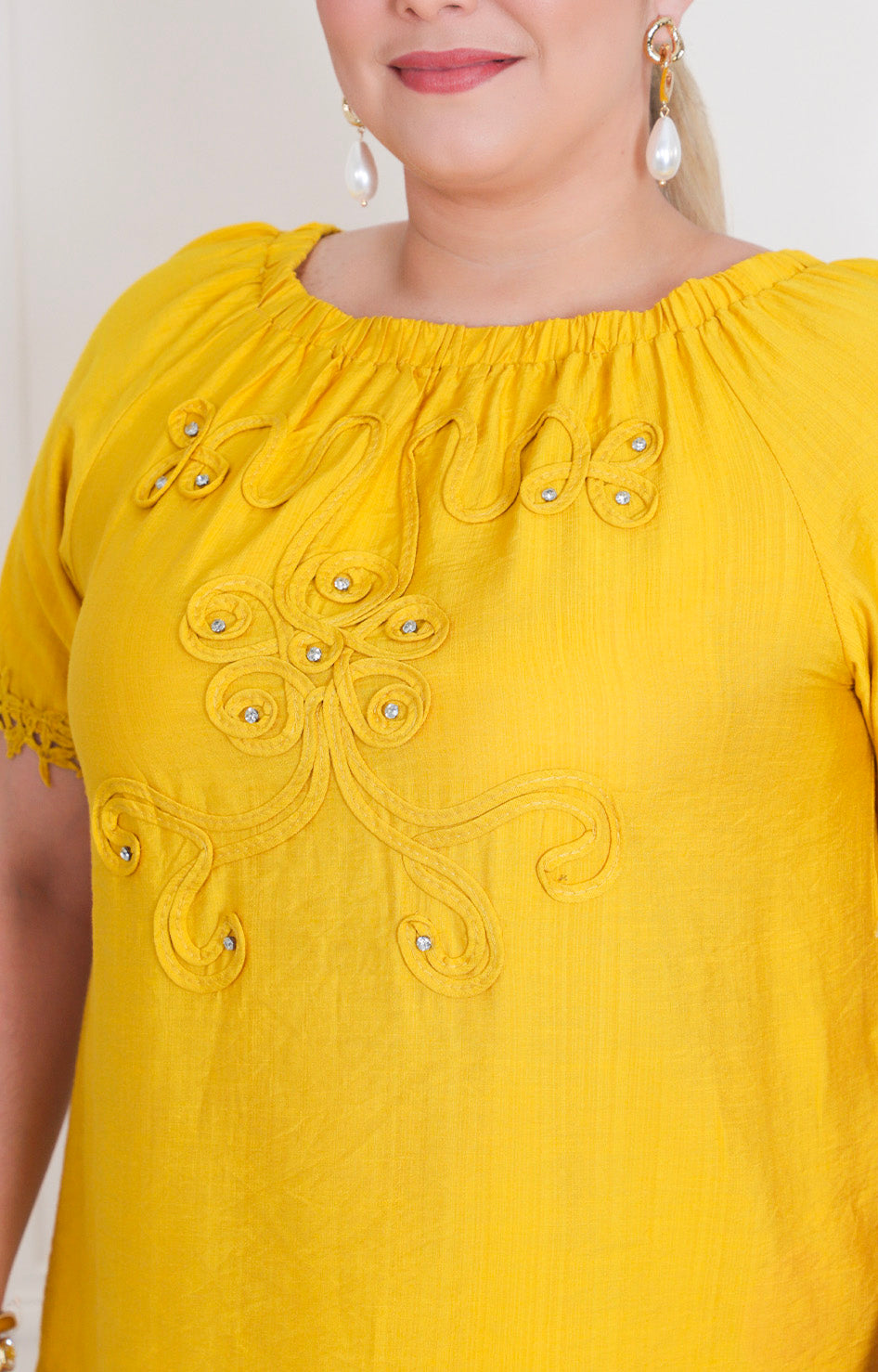 Blusa con bordado 3D - BLUSAS CURVY Boutiquemirel 