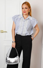 Blusa de rayas con encaje bordado