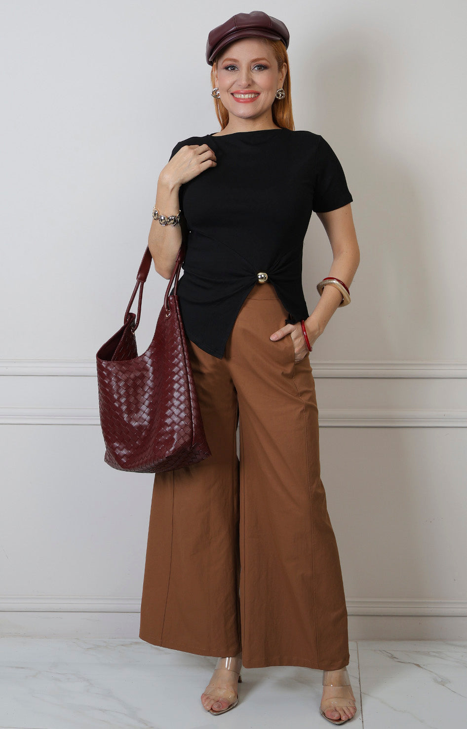 Blusa con nudo lateral y detalle dorado
