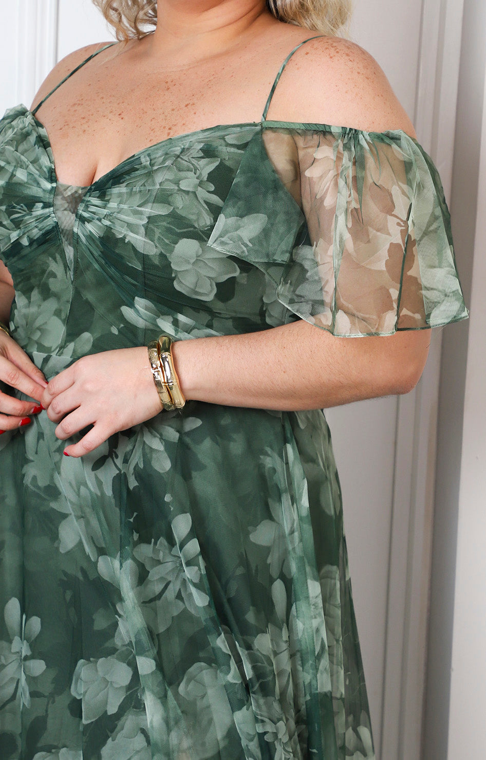 Vestido largo estampado floral con mangas mariposa