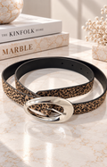 Cinturón animal print con hebilla plateada