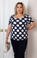 Blusa de lunares con manga corta